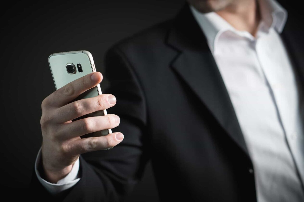 How To Write About Yourself In Dating Profiles And Win At Internet Dating.
